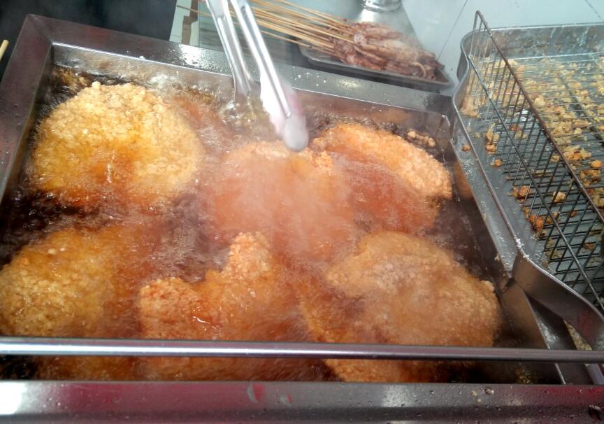 景德镇鸡排爆红：小设备破解小吃摊效率困局